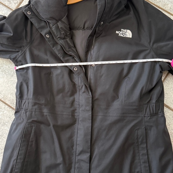 The North Face Women's Black Ski Jacket - Picture 7 of 9
